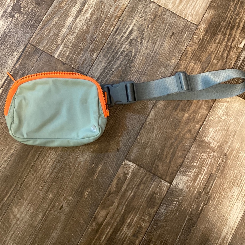 Lululemon belt bag